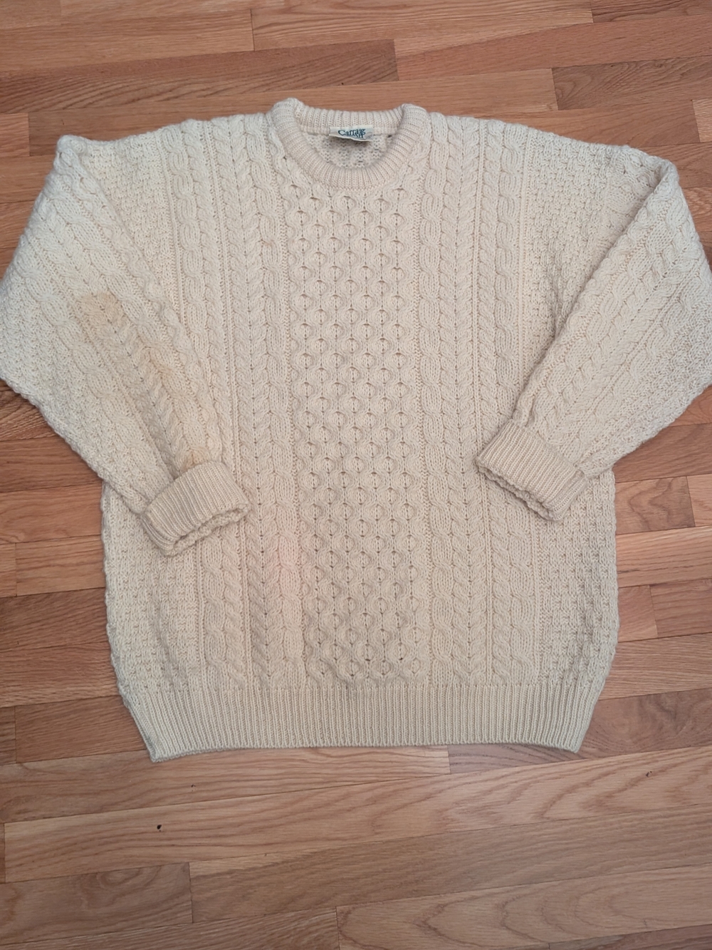 Men's Crewneck Cable Knit Sweater in Cream. Large. Carraig Dunn. Irish Wool